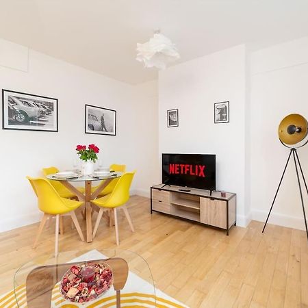 Two Bedroom Apartment By Buonomo Stays Short Lets & Serviced Accommodation In Balham With Balcony Londen Buitenkant foto