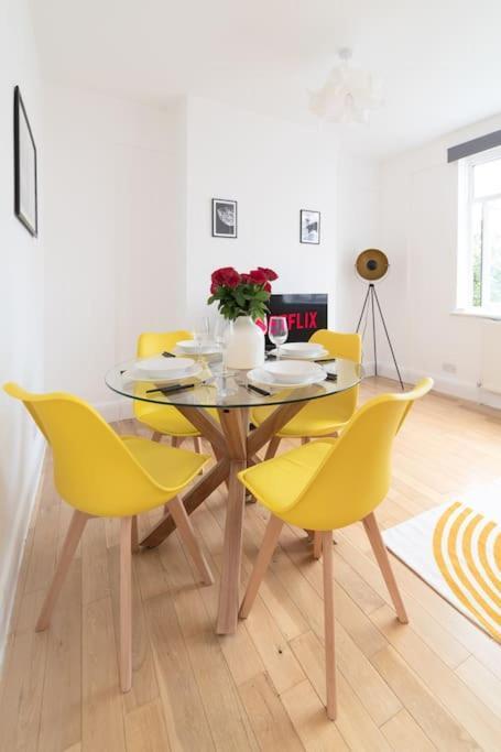 Two Bedroom Apartment By Buonomo Stays Short Lets & Serviced Accommodation In Balham With Balcony Londen Buitenkant foto