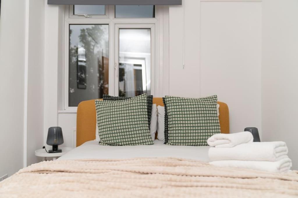 Two Bedroom Apartment By Buonomo Stays Short Lets & Serviced Accommodation In Balham With Balcony Londen Buitenkant foto