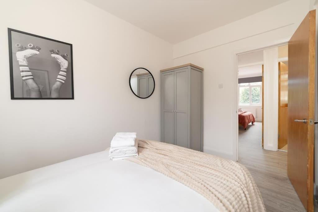 Two Bedroom Apartment By Buonomo Stays Short Lets & Serviced Accommodation In Balham With Balcony Londen Buitenkant foto