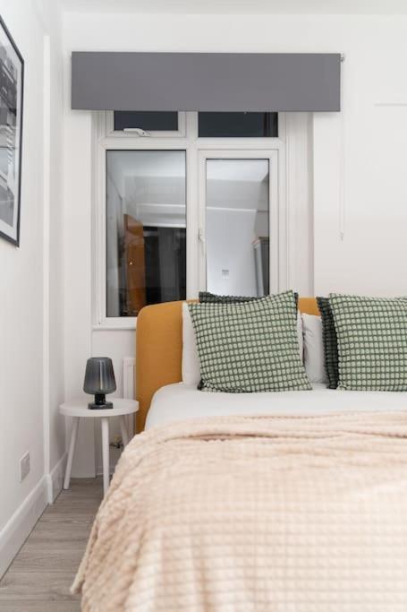 Two Bedroom Apartment By Buonomo Stays Short Lets & Serviced Accommodation In Balham With Balcony Londen Buitenkant foto