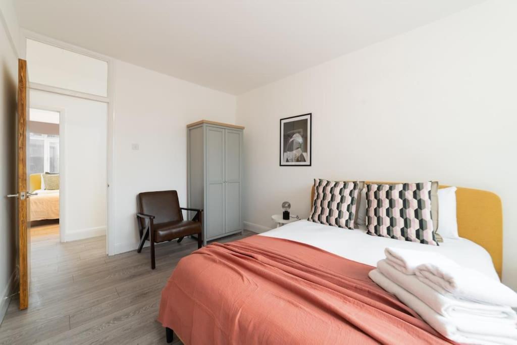 Two Bedroom Apartment By Buonomo Stays Short Lets & Serviced Accommodation In Balham With Balcony Londen Buitenkant foto